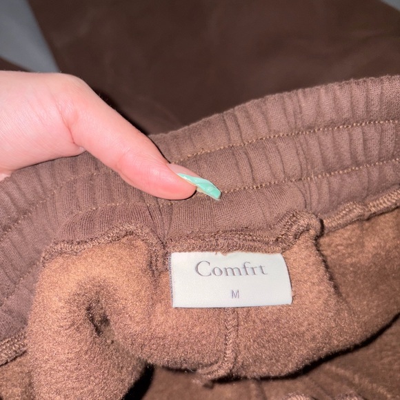 Comfrt - Picture 3 of 3